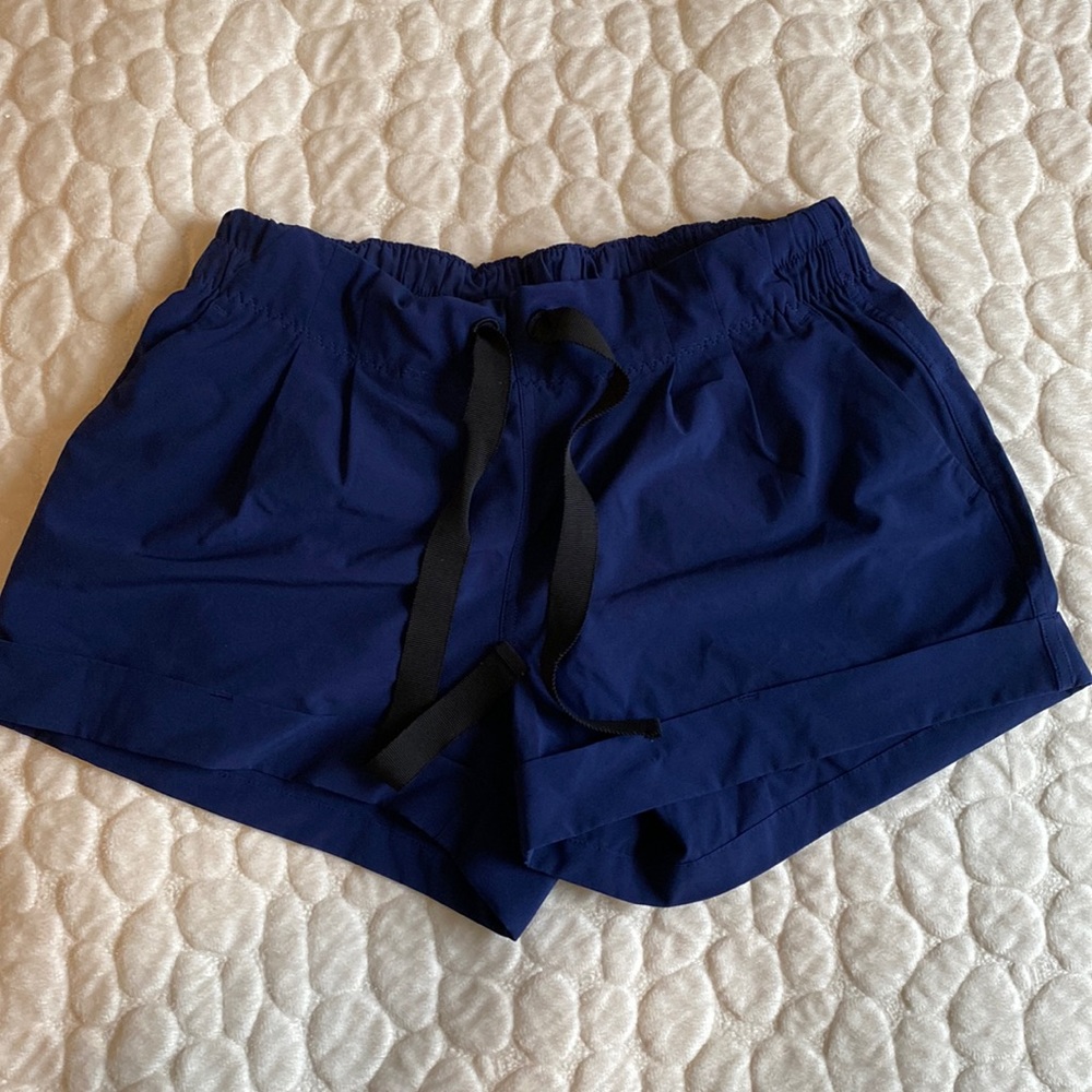 Size 6 dark navy lulu lemon spring break away shorts